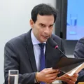 Leo Prates apresenta parecer de projeto do fim da escala 6x1 imagem