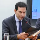 Leo Prates apresenta parecer de projeto do fim da escala 6x1
