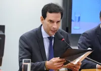Leo Prates apresenta parecer de projeto do fim da escala 6x1
