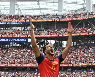 Espanha marca no apagar das luzes, vence a Bélgica e avança na Copa