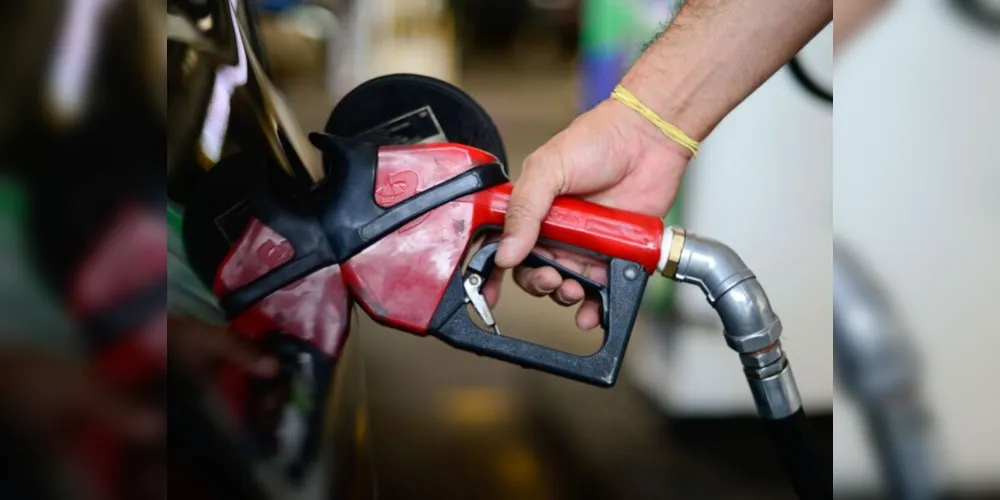 Os combustíveis para veículos subiram, em média, 49,02% no ano