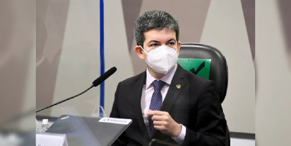Senador cita ataques de Bolsonaro à Anvisa e atraso na vacinação infantil, entre outros pontos