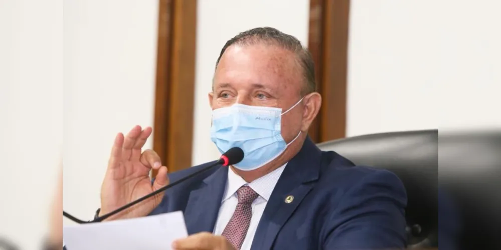 Adolfo Menezes afirmou que deputados e colaboradores devem comprovar vacinação até 31 de janeiro