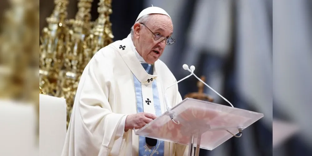 Papa rezou por vítimas durante celebração na Praça São Pedro, no Vaticano