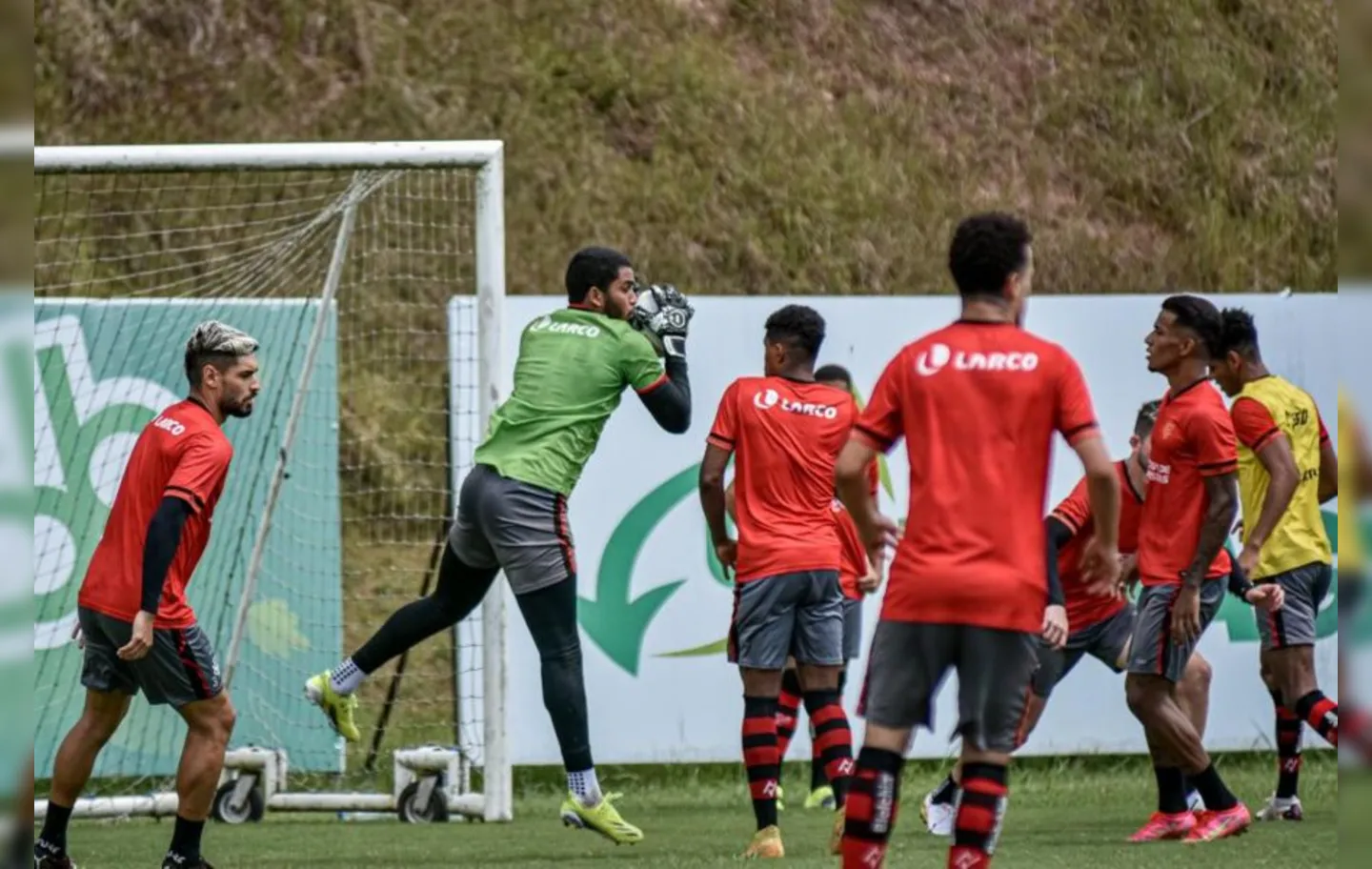 O elenco do Leão realiza um jogo-treino nesta quarta, contra a equipe sub-20