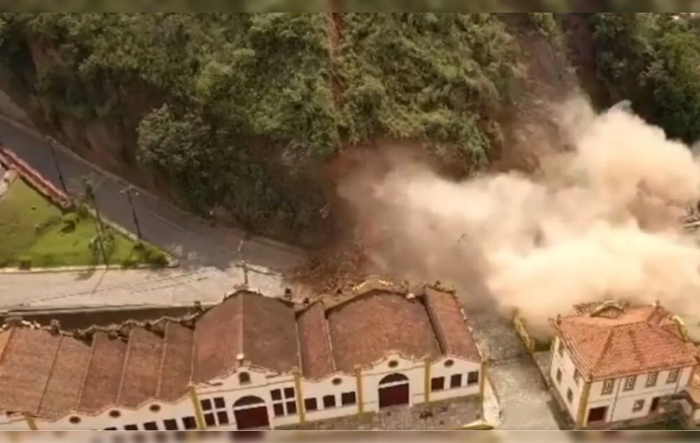 O MPF quer que a prefeitura informe se há, em Ouro Preto, outros imóveis em risco iminente de serem atingidos por novos deslizamentos ou desmoronamentos 