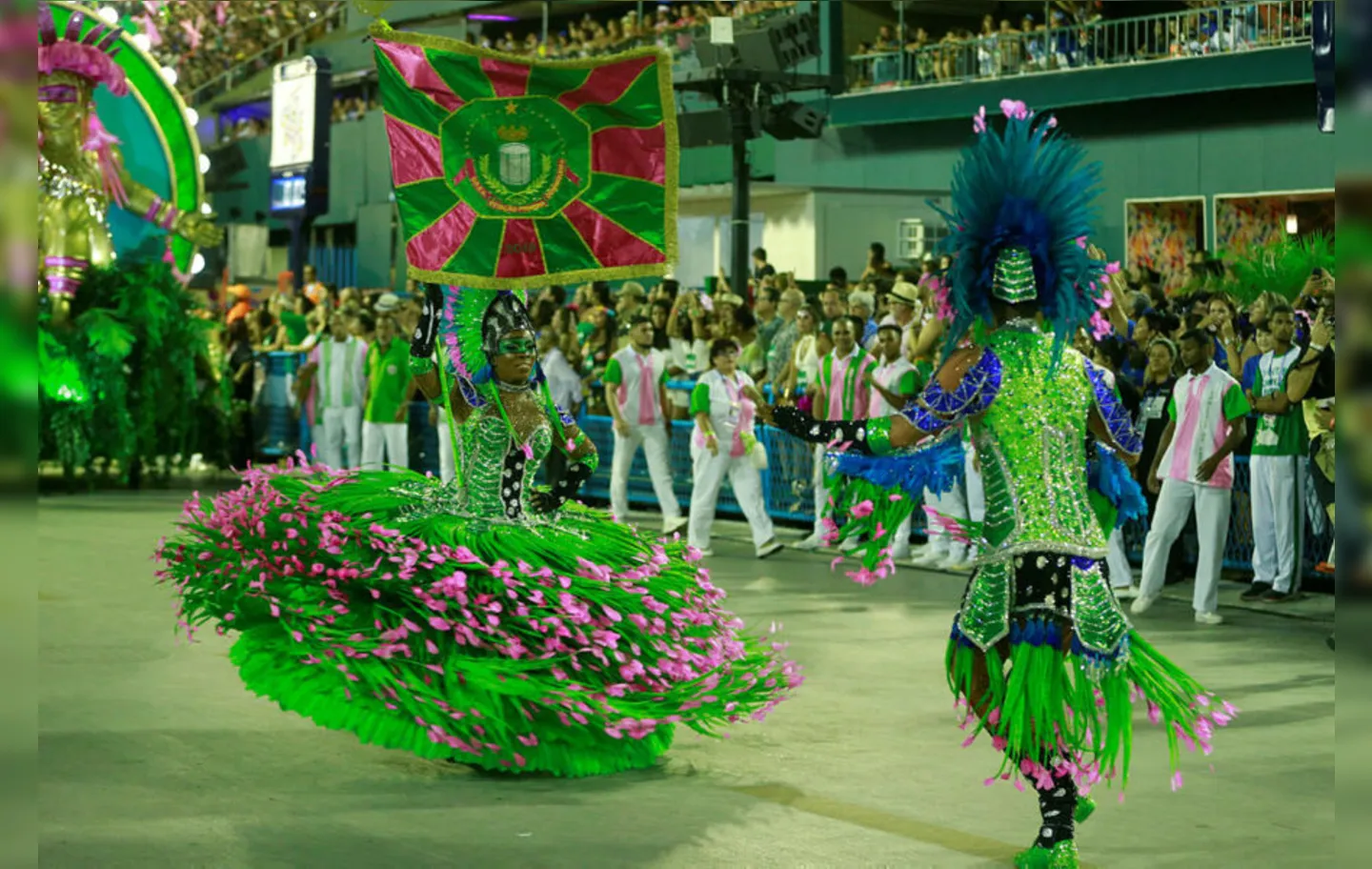 Desfile das escolas de samba das duas cidades, que aconteceria em fevereiro, foi adiado para o feriado prolongado de Tiradentes