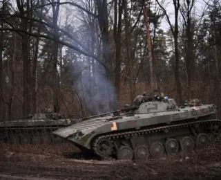 Com tanques, russos se aproximam de Kiev nesta sexta