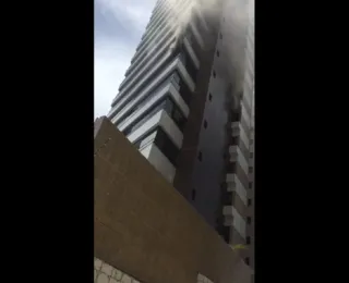 Apartamento é atingido por incêndio no bairro da Graça