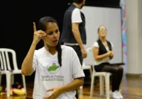 Lei que reconhece Libras no Brasil completa 20 anos