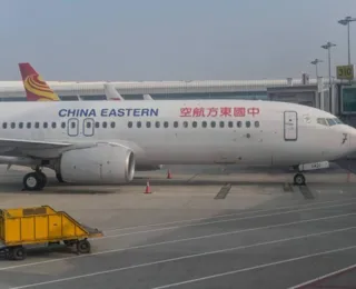 Avião com 132 pessoas a bordo cai no sul da China