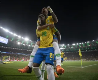 Seleção goleia Chile no último jogo no Brasil antes da Copa