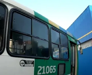 Ônibus é assaltado no bairro da Fazenda Grande do Retiro