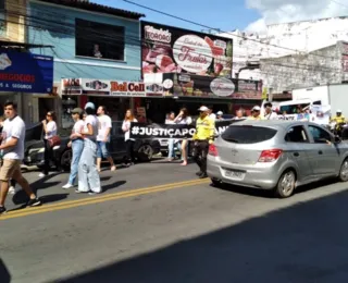 Familiares de dentista morta atropelada fazem protesto em Ilhéus