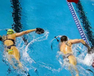 Federação restringe participação de mulheres trans na natação