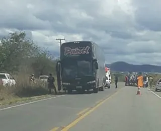 Casal é atropelado por ônibus de banda de forró no interior da Bahia