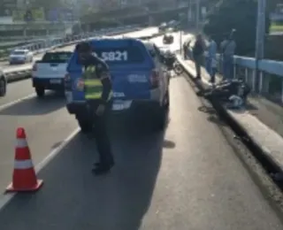 Motociclista sofre acidente e cai de viaduto na avenida Bonocô
