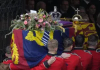 Após 11 dias da morte, corpo de Rainha Elizabeth II é sepultado