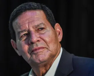 Mourão viaja aos EUA para poder concorrer ao Senado