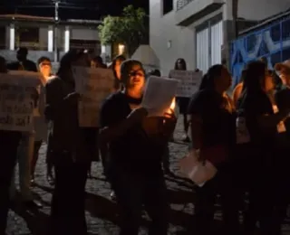 Baixa Grande: em protesto, professores pedem reajuste com "oração"
