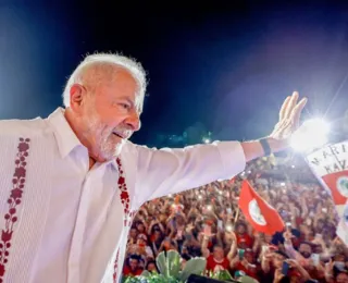 TSE multa campanha de Lula por propaganda eleitoral antecipada