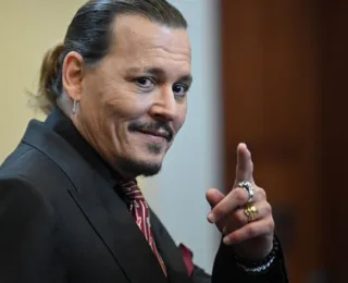 Idosa perde R$ 208 mil em golpe por acreditar que namorava Johnny Depp