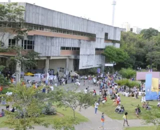 Bolsonaro bloqueia R$ 475 milhões de instituições de ensino