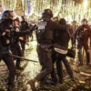 França anuncia 227 detenções por incidentes após a final da Copa - Imagem