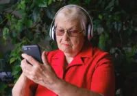 Cada vez mais conectados, 85% dos idosos usam internet todos os dias