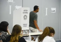 Após nove horas, horário de votação termina em todo o país