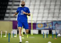 Benzema não será substituído na seleção francesa, anuncia treinador