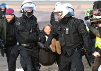 Greta Thunberg é detida após protesto contra mina de carvão