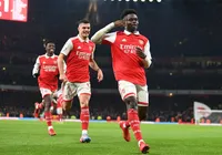 Arsenal derrota United e se consolida na liderança da Premier League