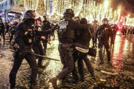 França anuncia 227 detenções por incidentes após a final da Copa - Imagem