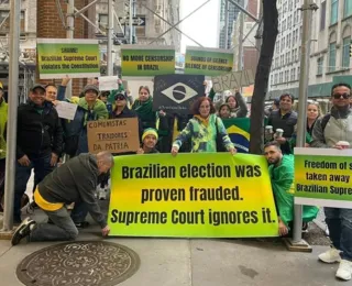 Bolsonaristas se manifestam contra ministros do STF em Nova York