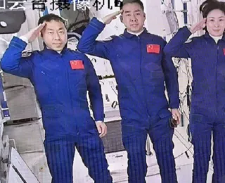 Tripulação chinesa volta à Terra após 6 meses no espaço