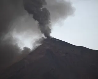 Vulcão de Fogo entra em erupção na Guatemala, a 35 km da capital