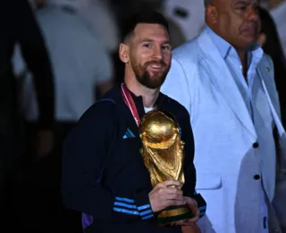 Liderados por Messi, campeões do mundo chegam à Argentina como heróis - Imagem