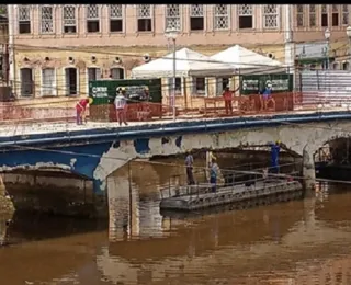 População protesta contra fechamento de ponte em Nazaré