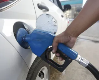 Preço médio da gasolina volta a passar dos R$ 5 no país