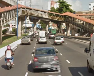 Acidente envolvendo dois carros é registrado na Avenida Bonocô