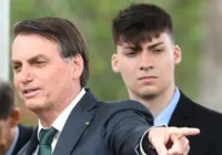 Filho de Bolsonaro ganha cargo de R$ 9,5 mil em gabinete no Senado
