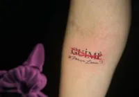 Vídeo: fã faz tatuagem em apoio à Lexa após Guimê ser expulso do BBB