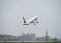 Passageira denuncia importunação sexual e omissão em voo da Azul