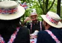Britânicos celebram a coroação com festas nas ruas e show