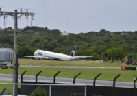Após dois dias, avião da Azul segue em área do Aeroporto de Salvador