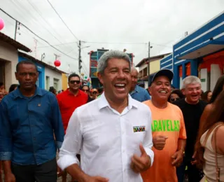 Jerônimo Rodrigues prestigia carnaval do extremo Sul da Bahia