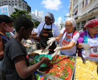 Coletivo baiano realiza 'Banquetaço' para celebrar volta do Consea