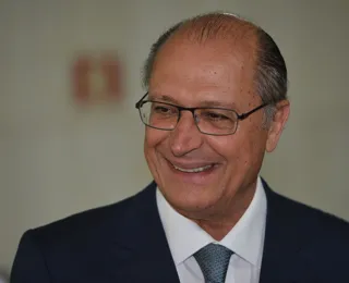 "É dos carecas que elas gostam", brinca Alckmin em evento do MCMV