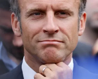 Macron aumenta idade mínima da aposentadoria sem ouvir o Parlamento